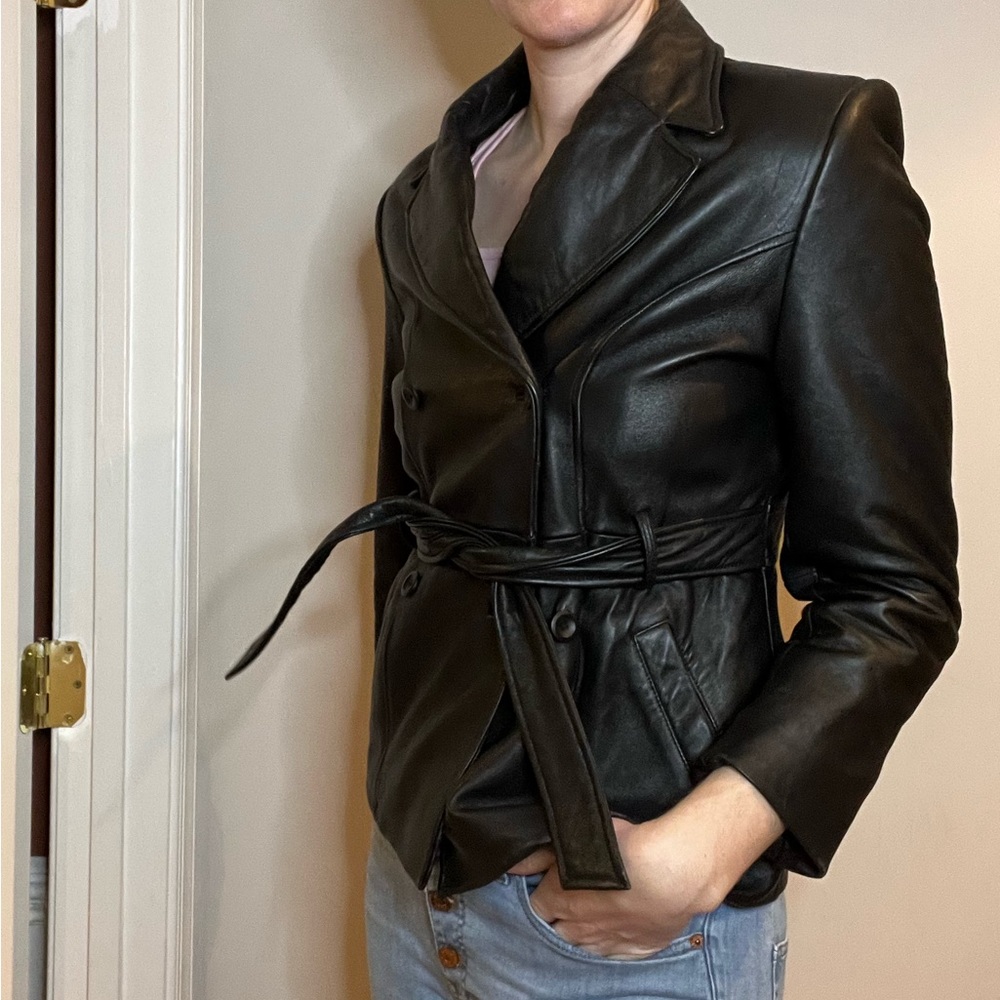 VINTAGE | Amazing vintage black leather double breasted belted jacket - Picture 2 of 10